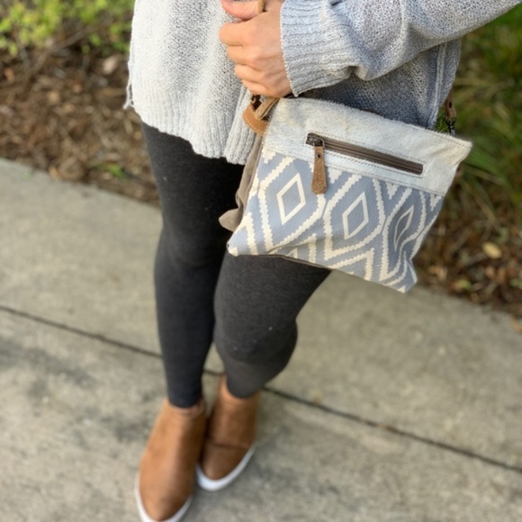 LAST ONE! Hair-on Leather Cross body bag - Picture 6 of 7